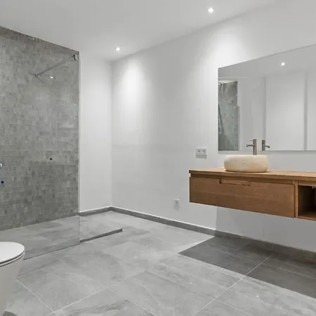 Adelfa - Beachside Modern In 빌라 *
